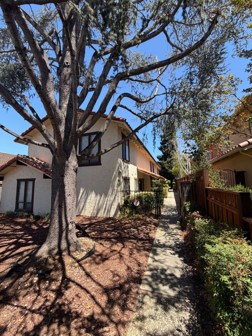 Charming Modern 2 Bedroom Townhome Walkable To Downtown Los Altos – photo 1