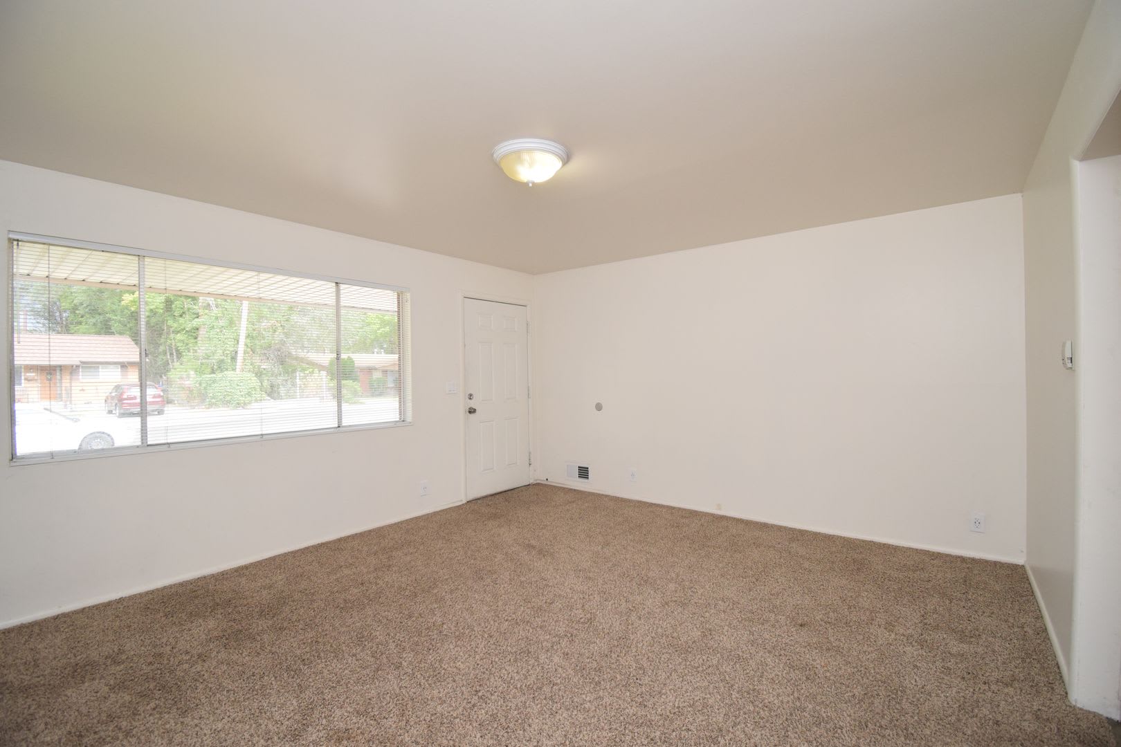 Charming 2 Bed Unit in Peaceful, Quiet Millcreek!! – photo 4