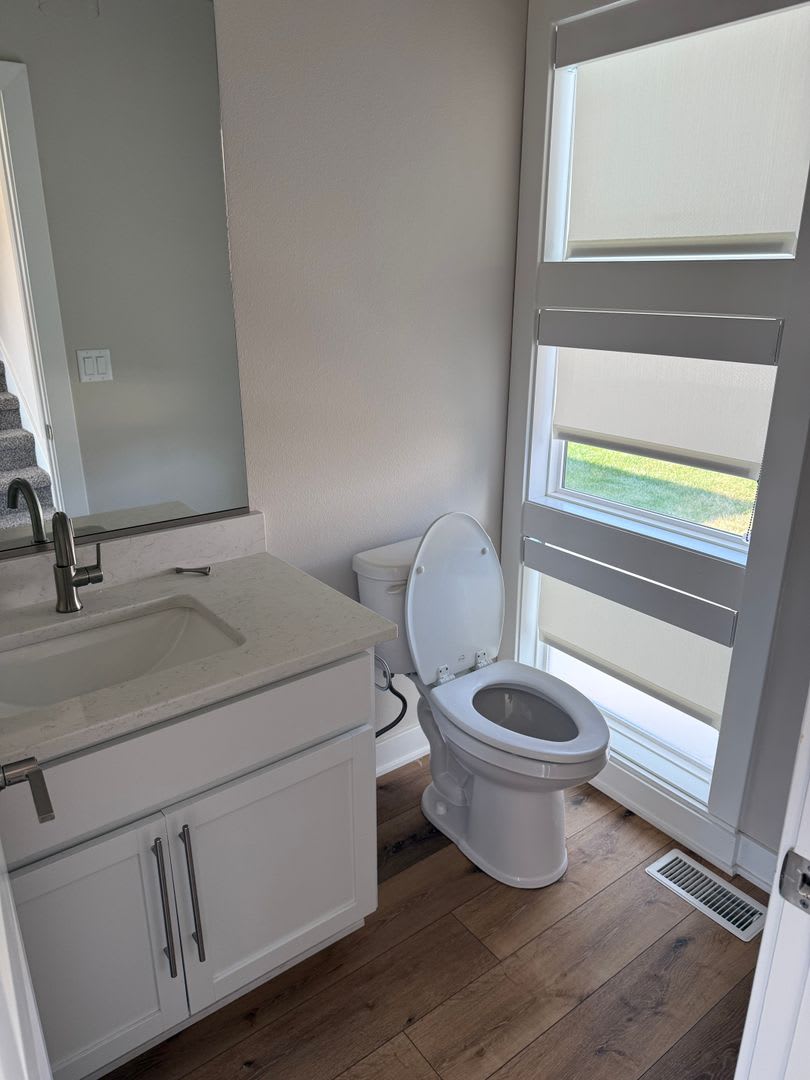 Luxury Newer Construction Home! Perfect Location! – photo 5