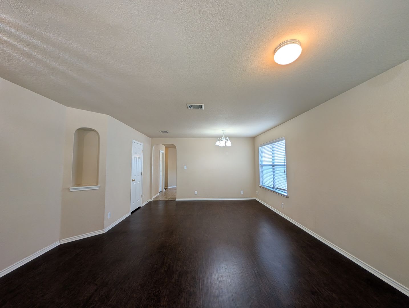 3 Bedroom in Dove Crossing / Extra Dining or Living Space / Community Pool / NBISD – photo 4