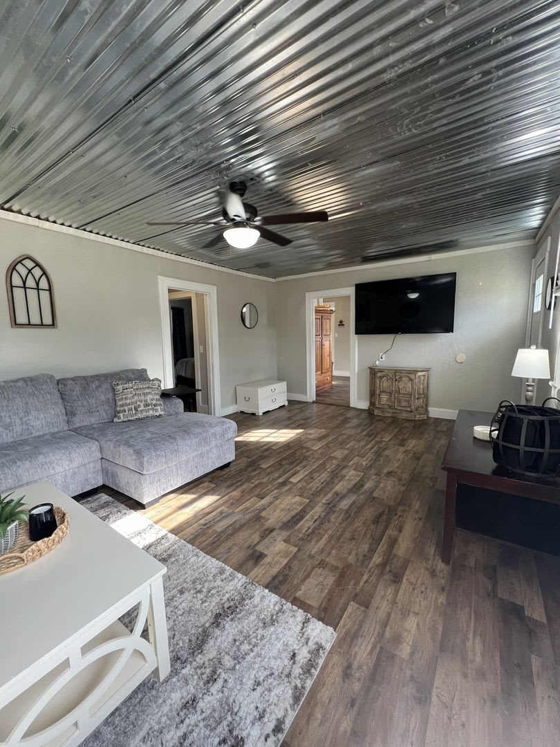 Welcome to your Fully Furnished retreat in Linden, Texas! – photo 2