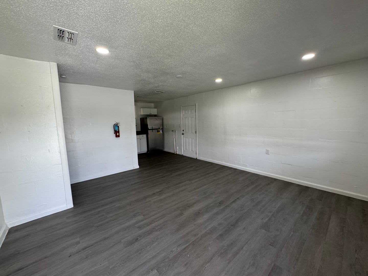 Newly Renovated 2 Bedroom Brick Apartment near Downtown Live Oak – photo 2