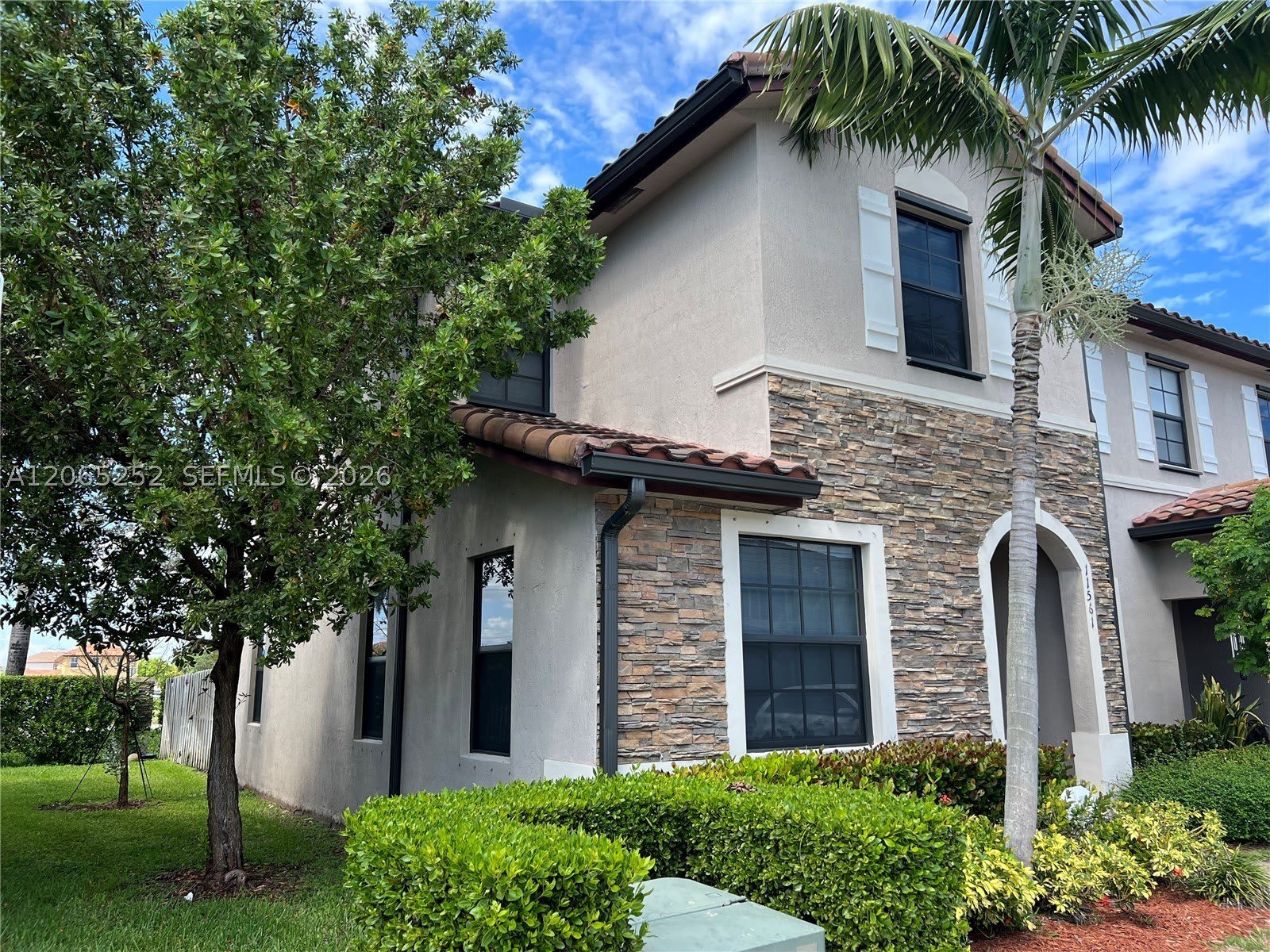 11561 SW 248th Ter – photo 1
