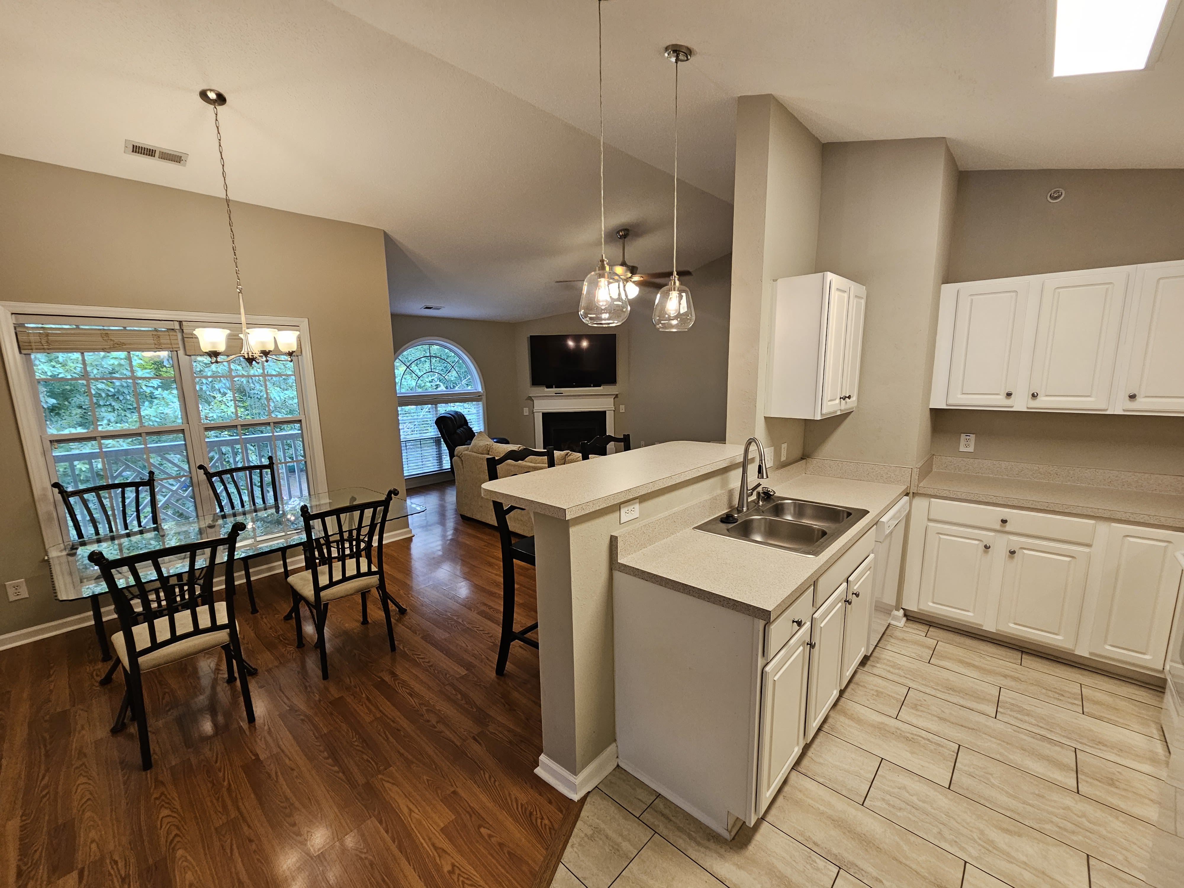 3483 Forestdale Dr Apt 3B – photo 2