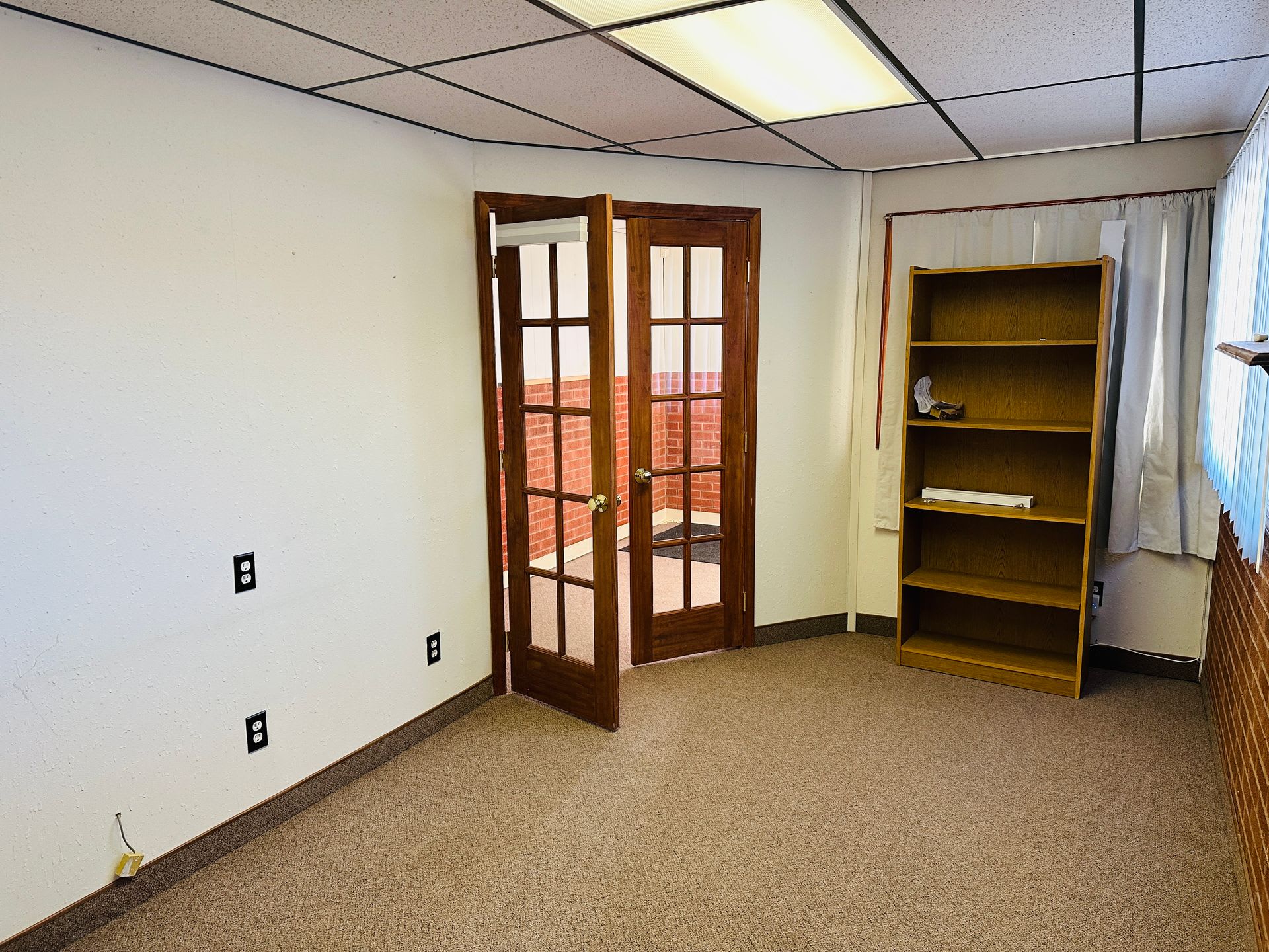 2 Bedroom With Laundry And Off Street Parking – photo 2