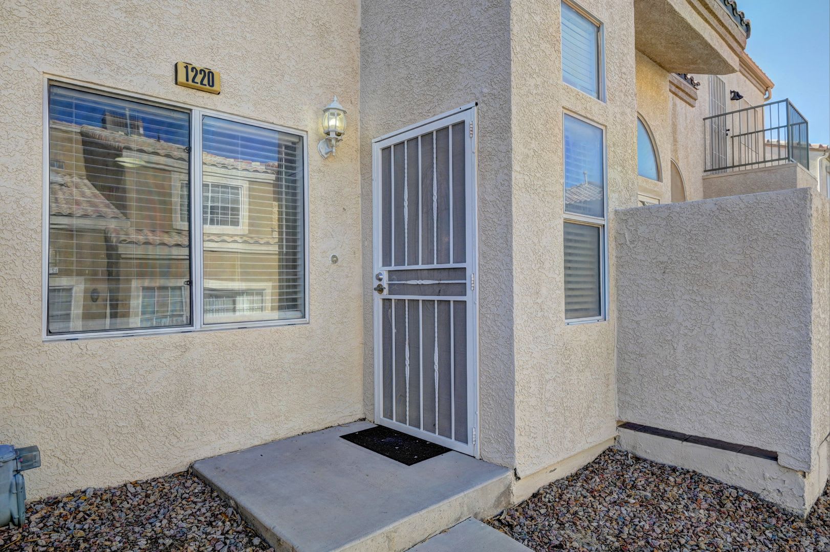 Townhouse with 2 Bedroom, 2 Bath and a 2 Car Garage! – photo 2