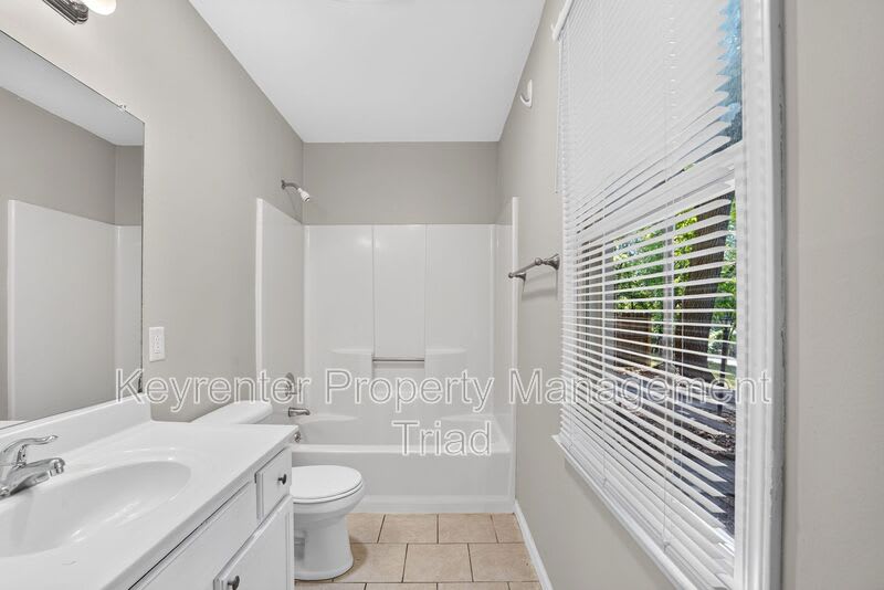 151 Laura Ave – photo 5