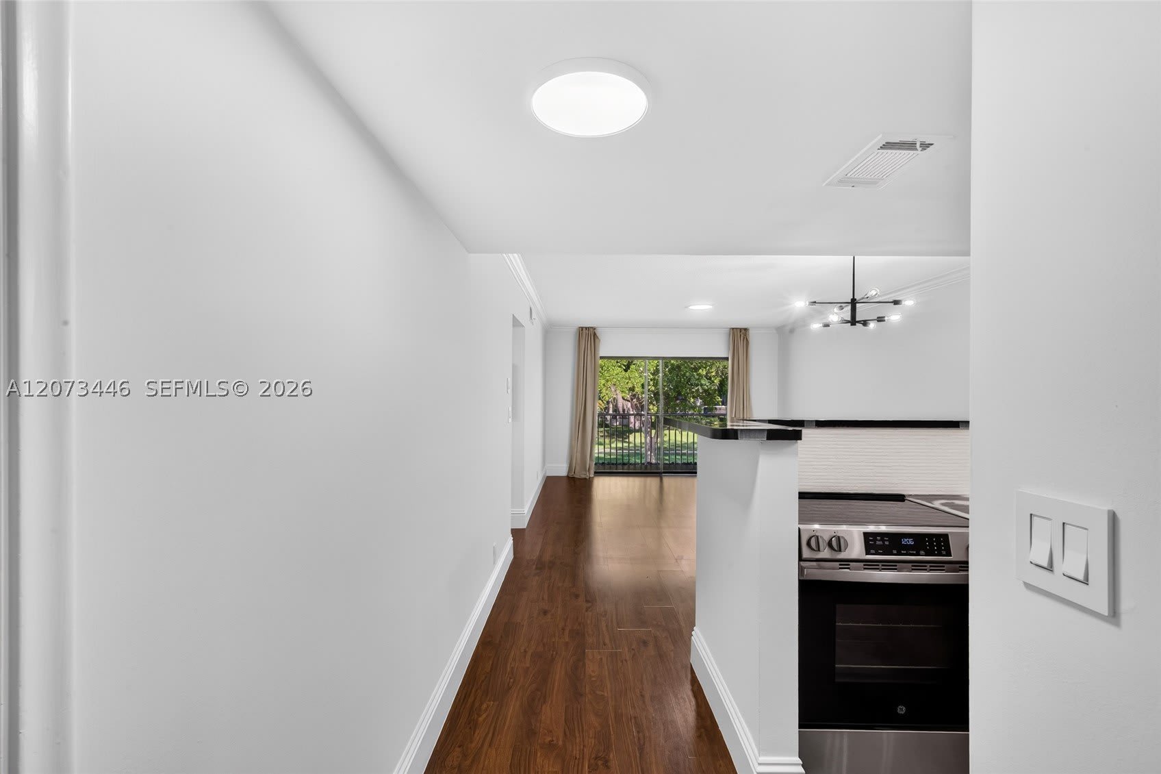 899 SE 2nd Ave – photo 2