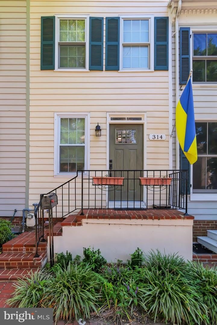 314 S ALFRED ST – photo 3