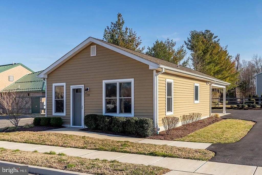 120 Grove Street – photo 1