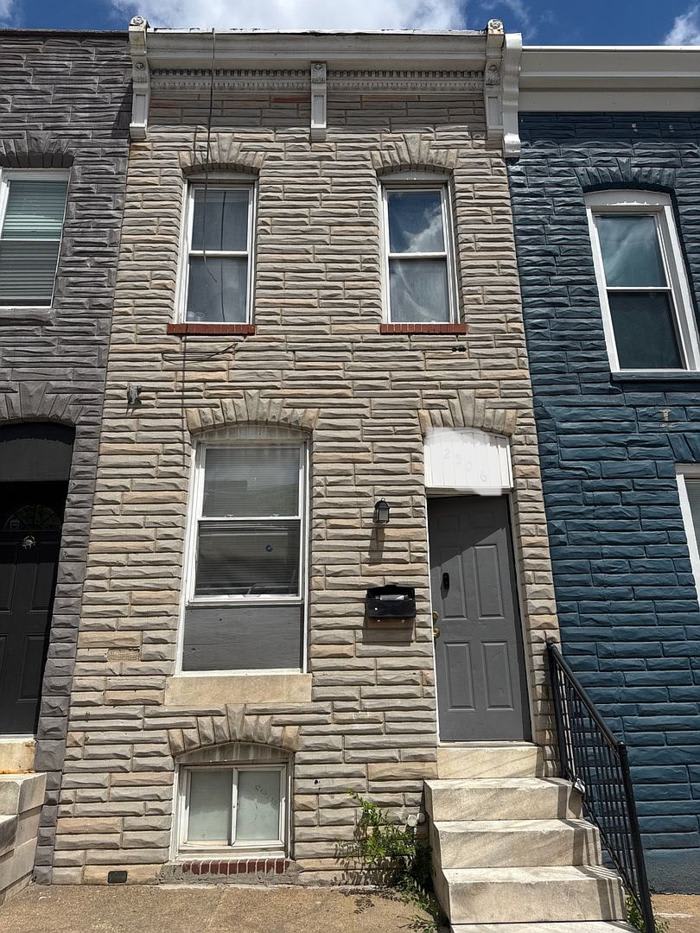 2599 East Madison Street – photo 2