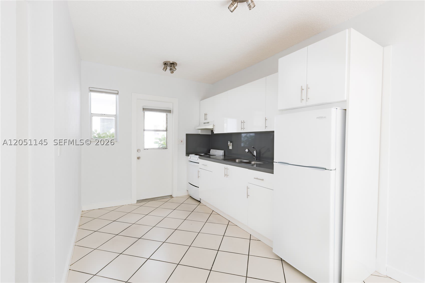 2825 SW 3rd Ave – photo 5