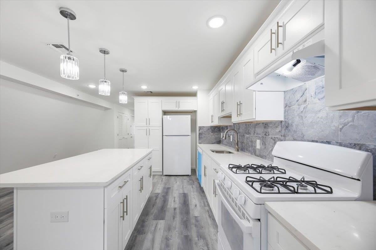 34 FULTON AVE – photo 3