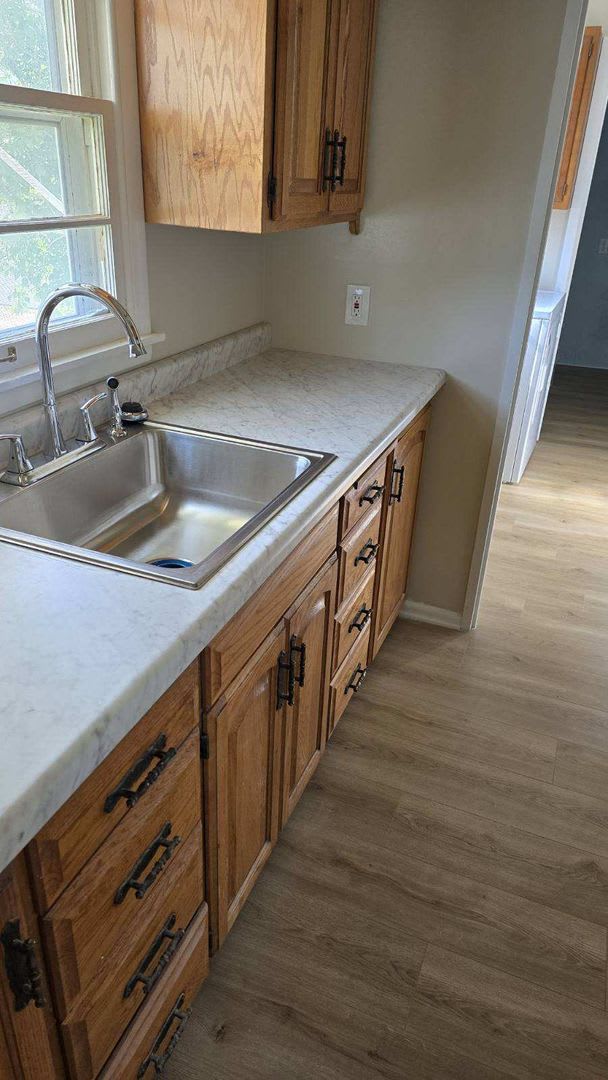 Recently Renovated 2 Bed 1 Bath – photo 4