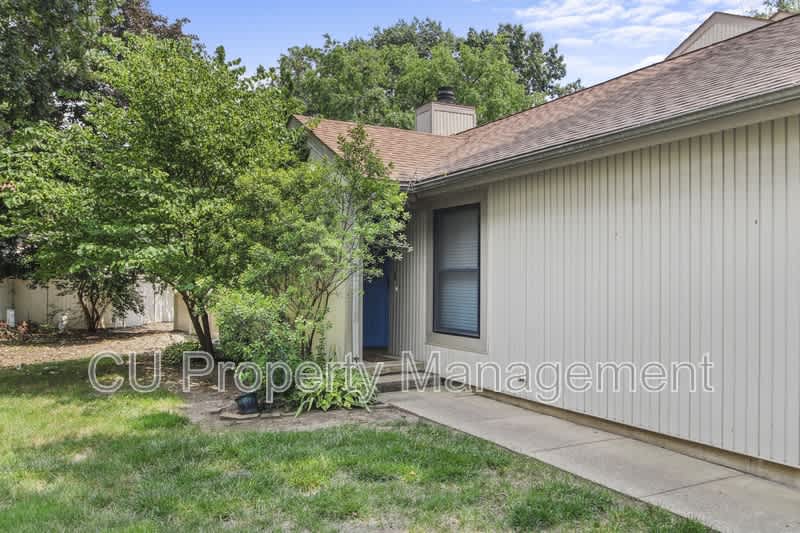 2304 Melrose Drive – photo 2
