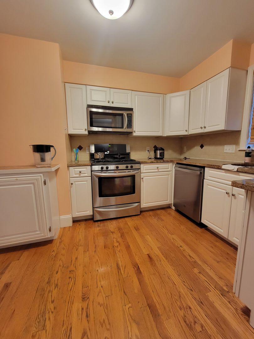 Spacious And Rare 3 Bd 2 Bath Near Fort Hill With Off Street Parking – photo 2