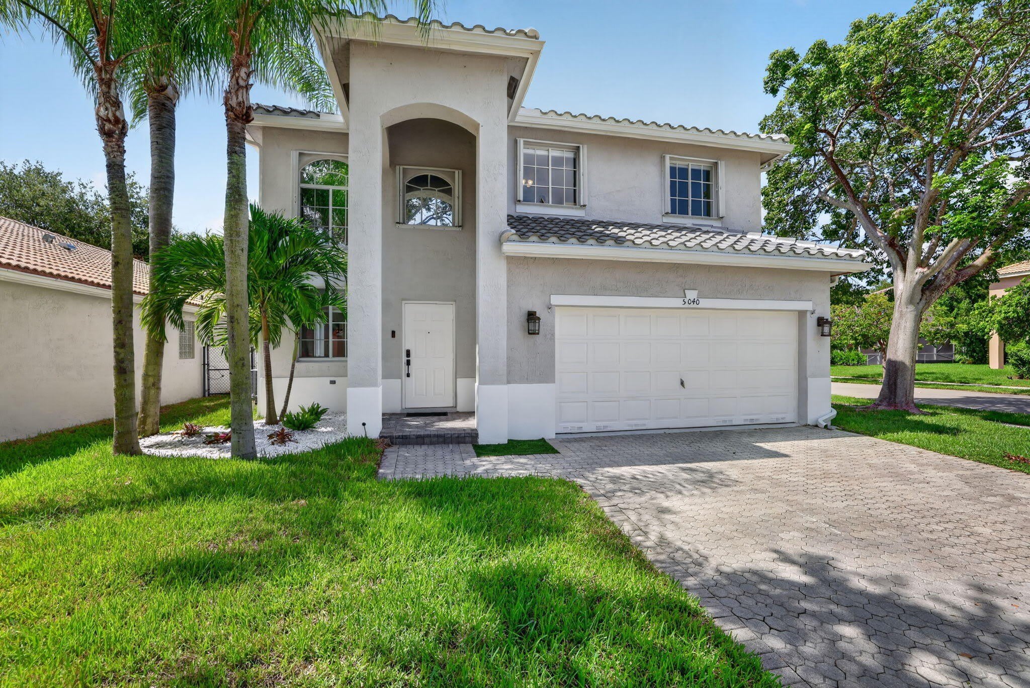 5040 HERON Place – photo 1