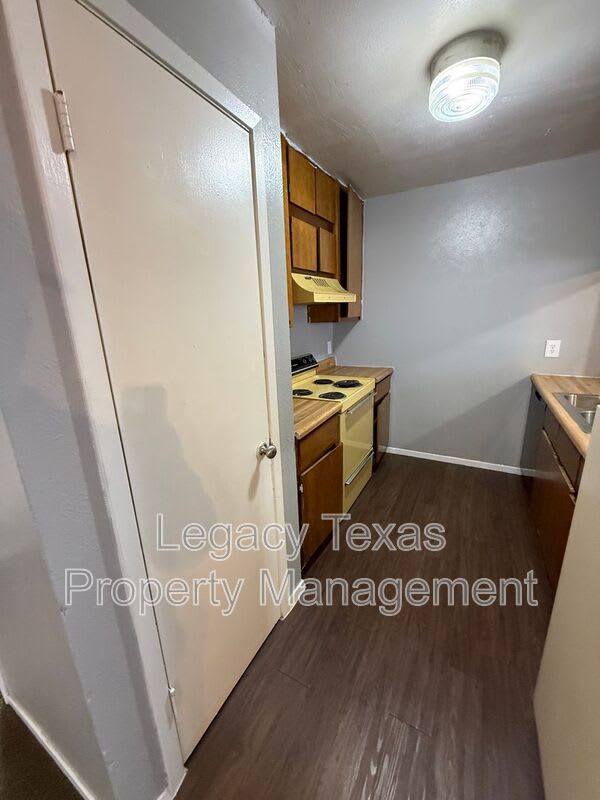 1714 Short ST – photo 5
