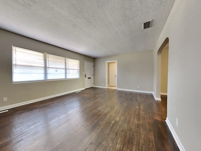 1332 Arlingwood Avenue – photo 3