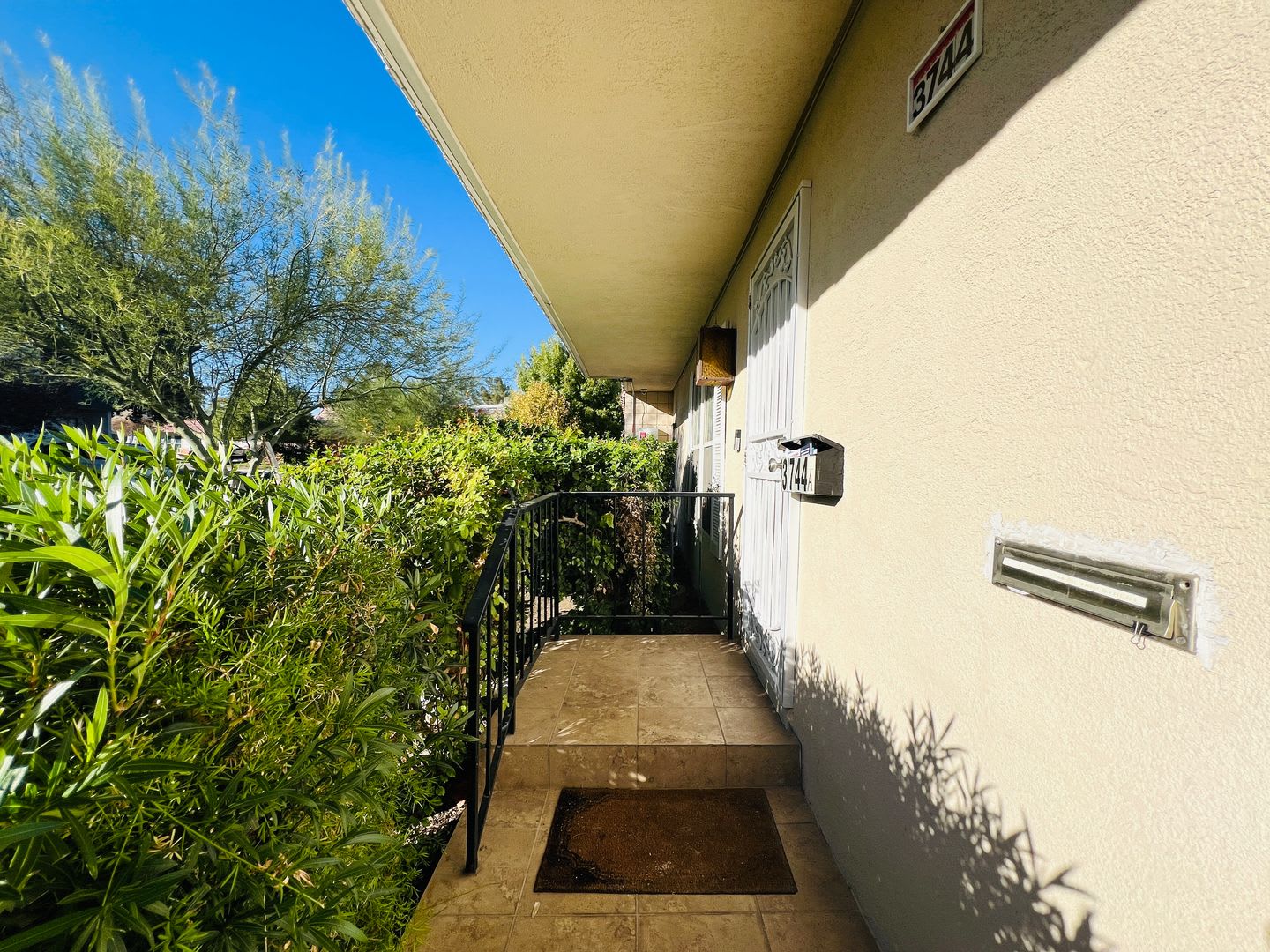Price Reduced Utilities Included Upgraded 2 Bedroom Duplex Near Unlv – photo 3