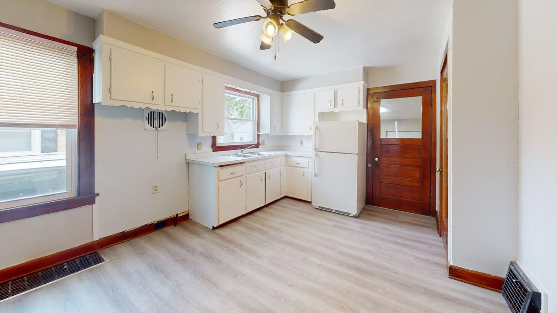 Lorain 2 bd/ 1 bath Single family Home – photo 2