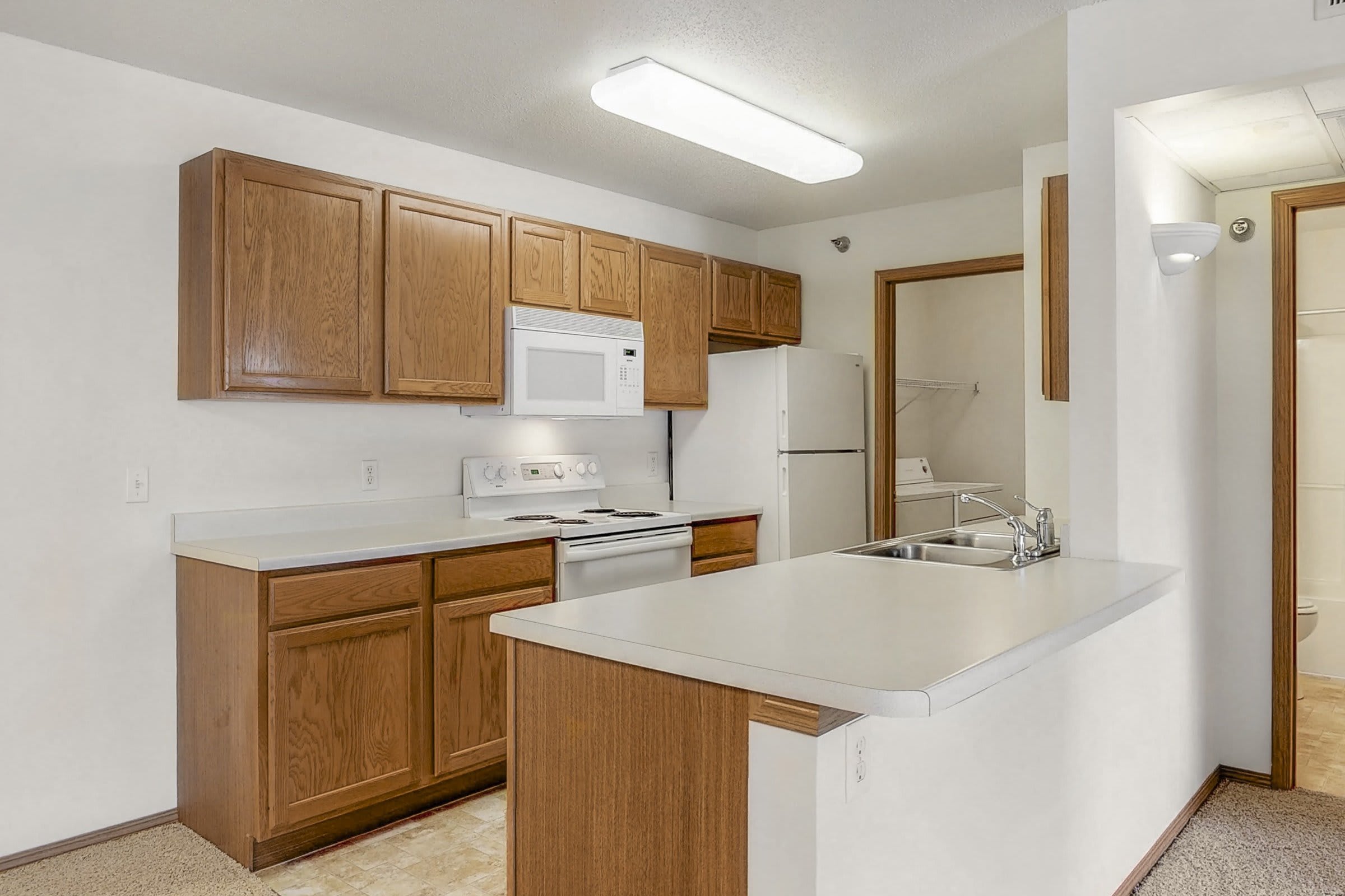 Platinum Valley Apartments – photo 3