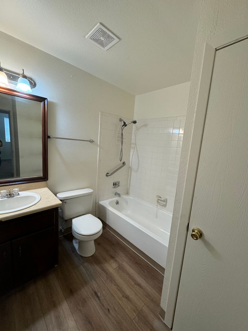Charming 3 Bed 1 Bath Home – photo 4