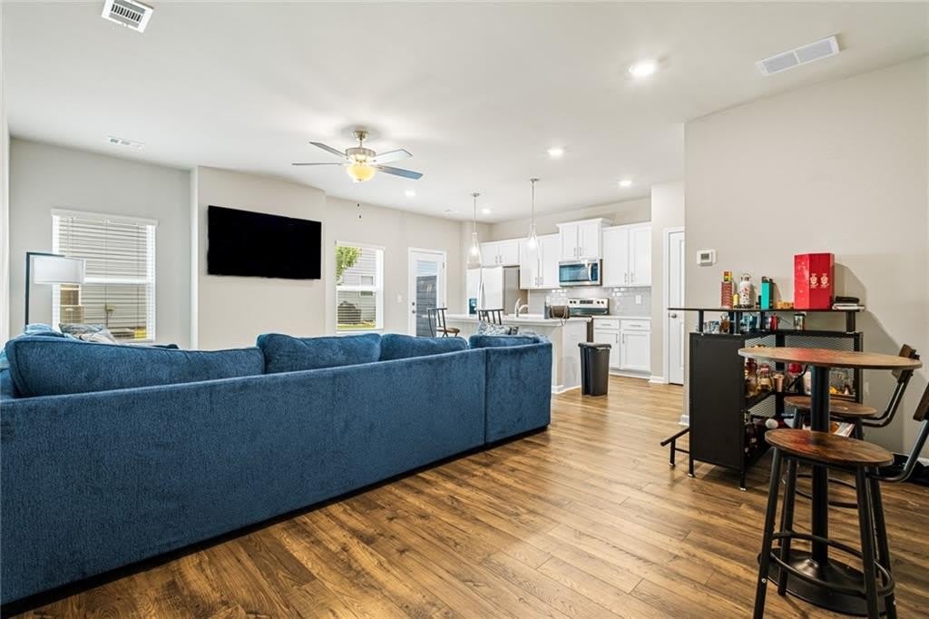 1135 Elyse Lane – photo 3
