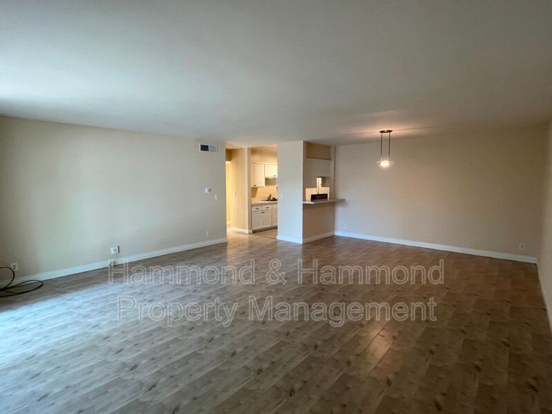 15344 Weddington St – photo 2