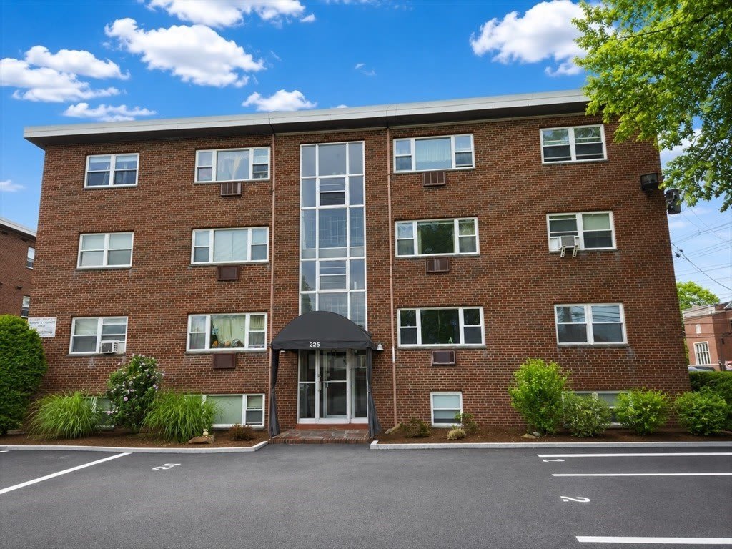 225 Baker – photo 3