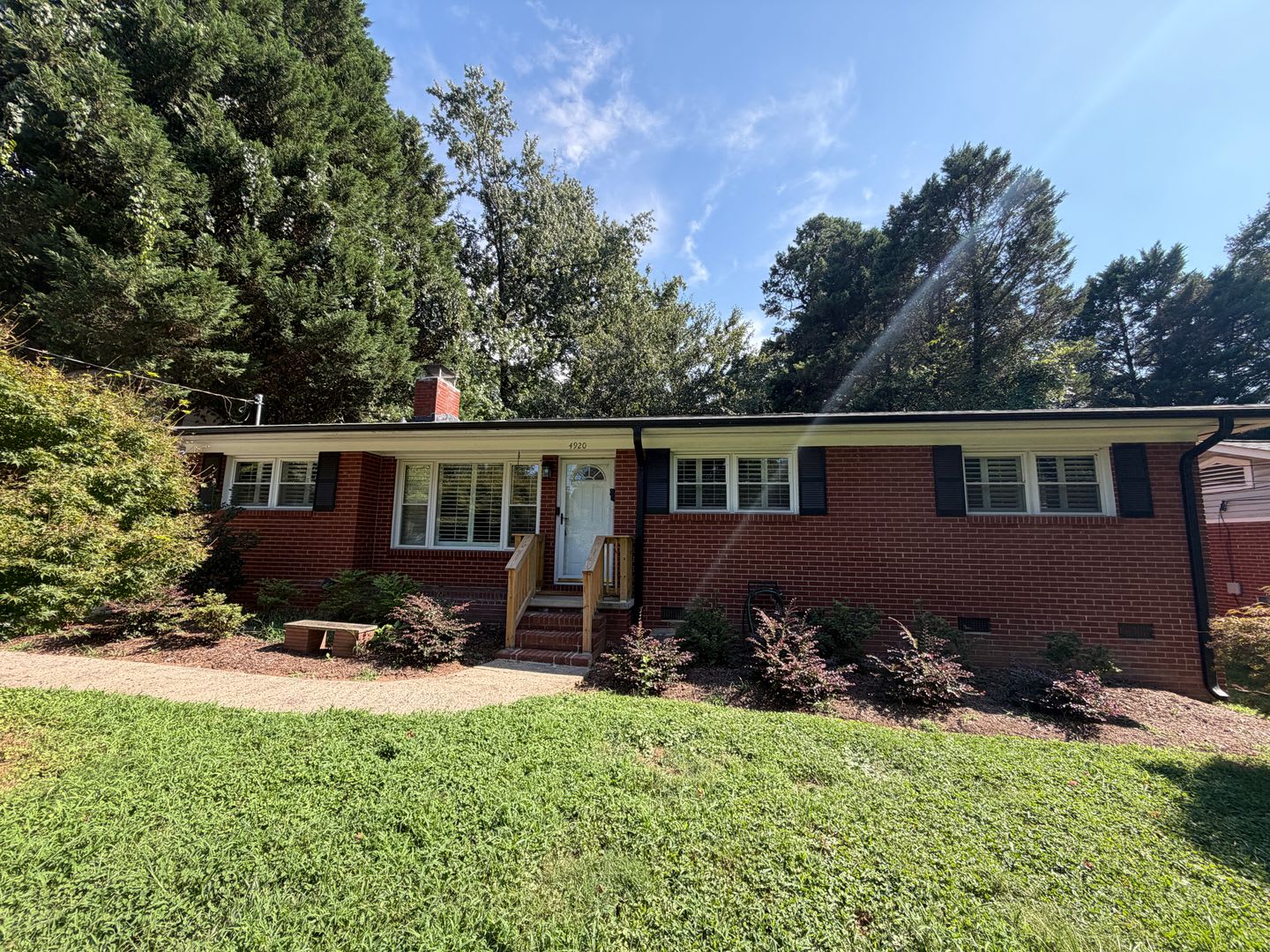 Beautiful Three Bedroom Home in Amity Gardens! – photo 1