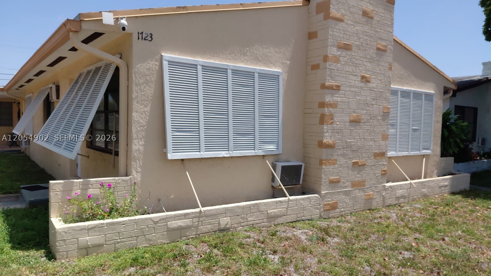1723 Thomas St – photo 1