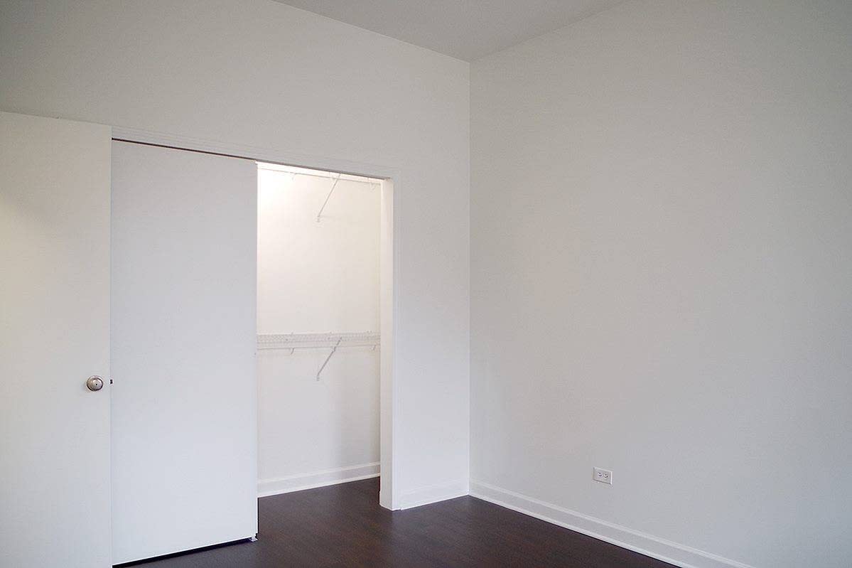 5507-5509 S Hyde Park Boulevard – photo 3
