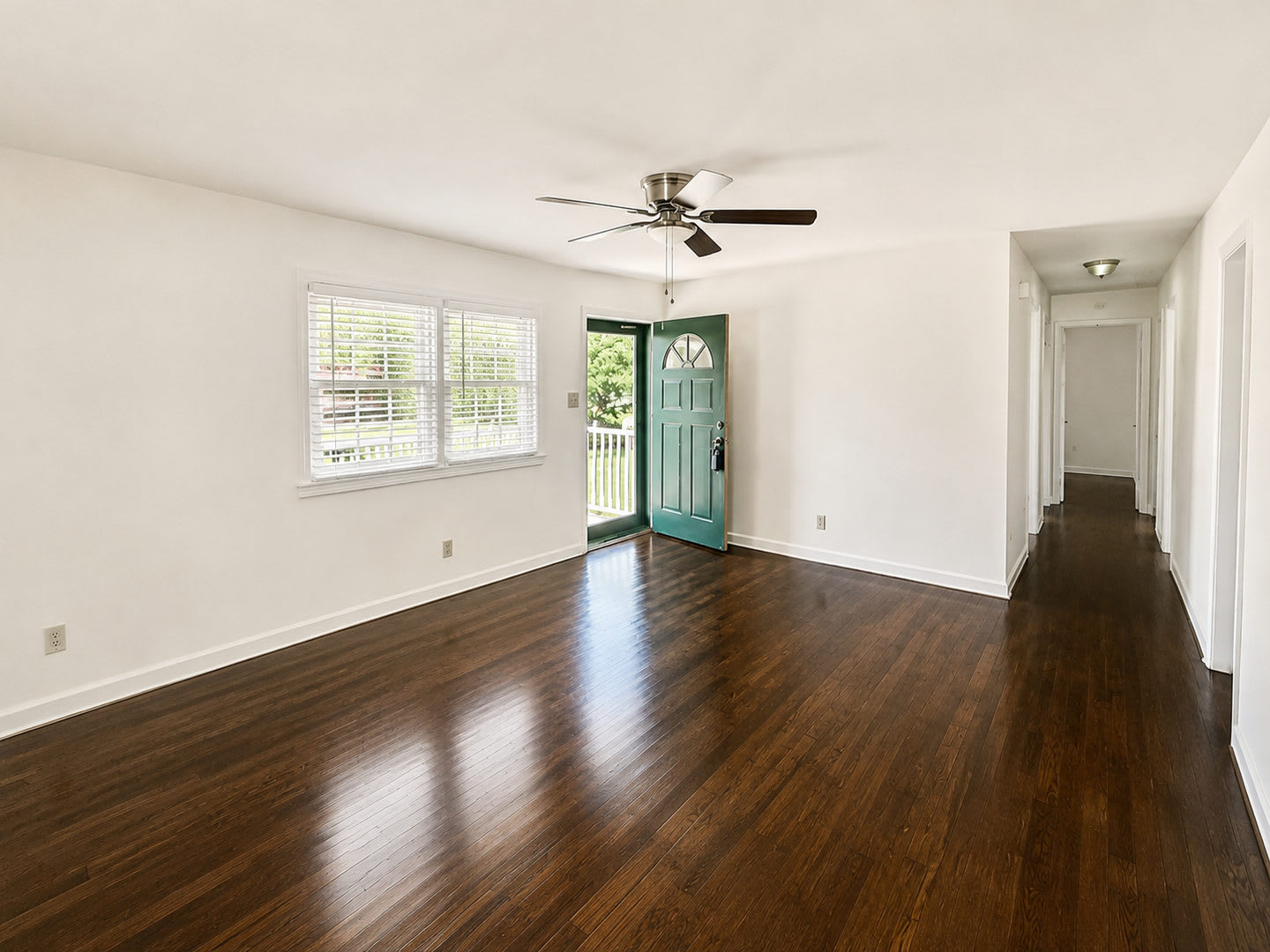 Three Bedroom 1 Bath Brick Ranch In Liberty – photo 2