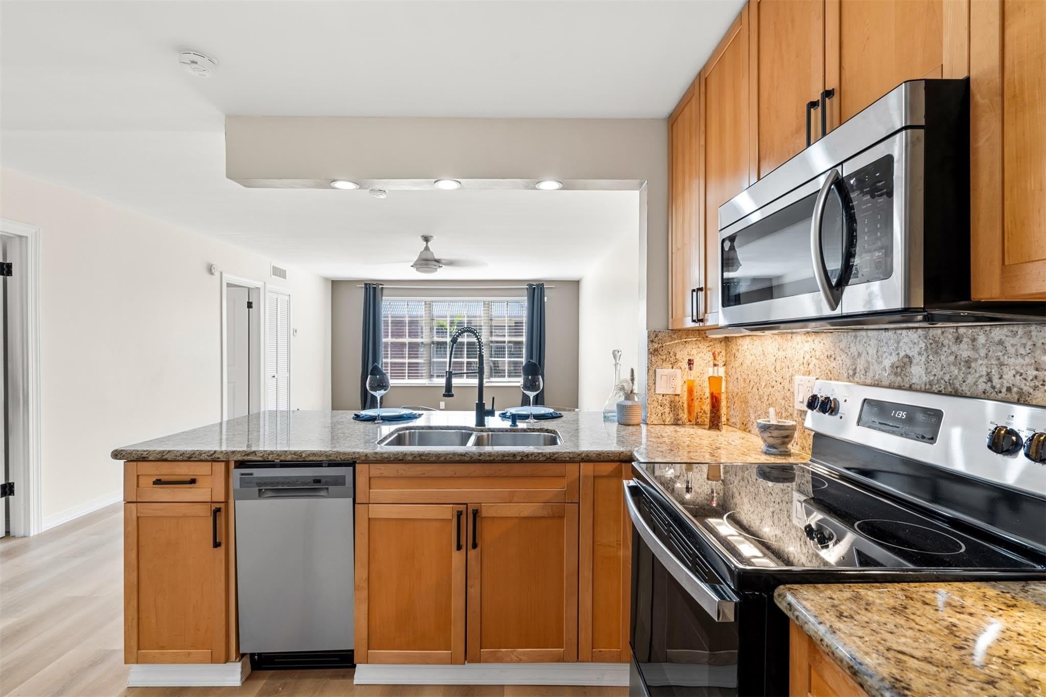 2420 SE 17 – photo 4