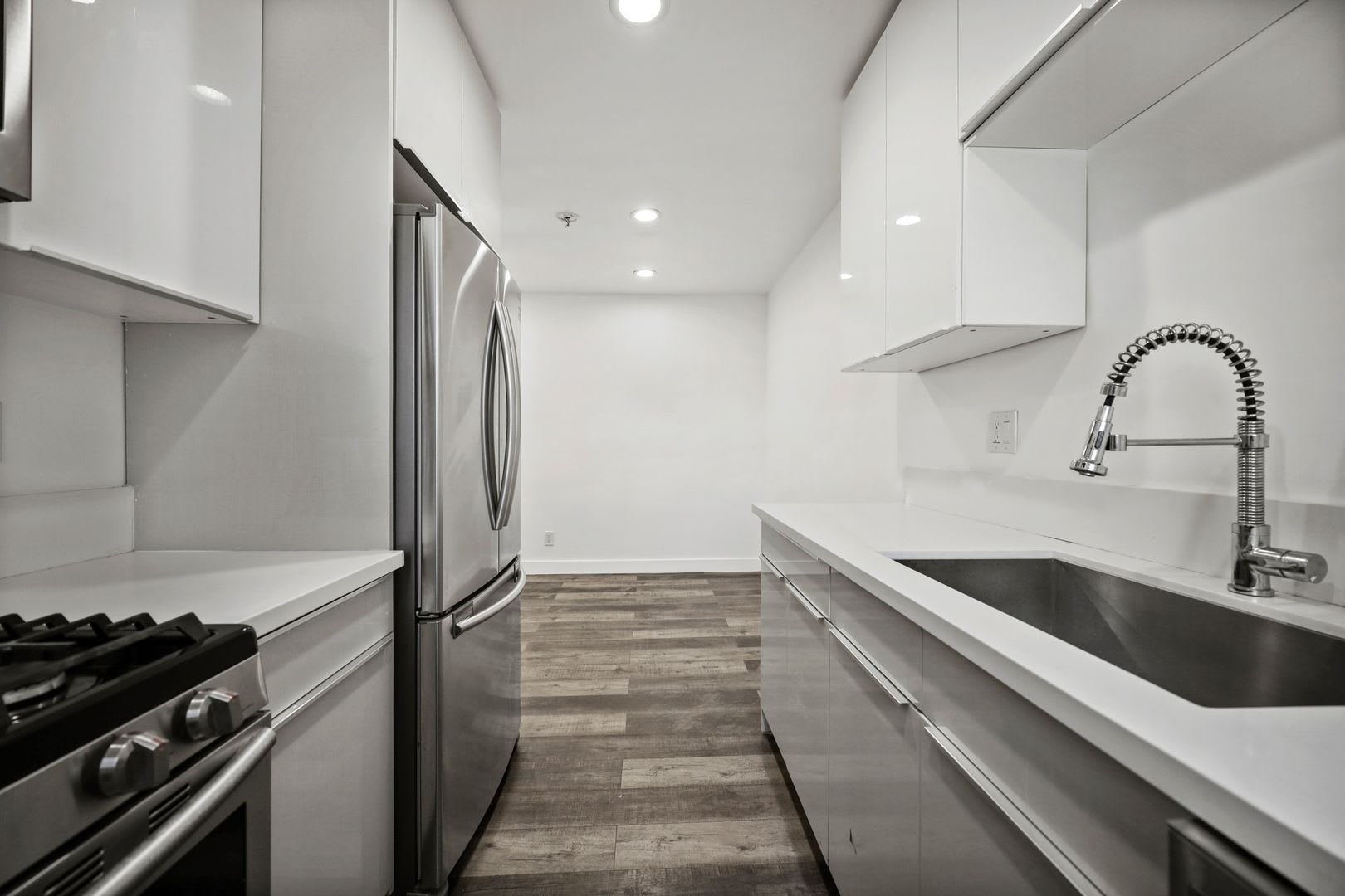 1333 W 36th Place Apartments – photo 5