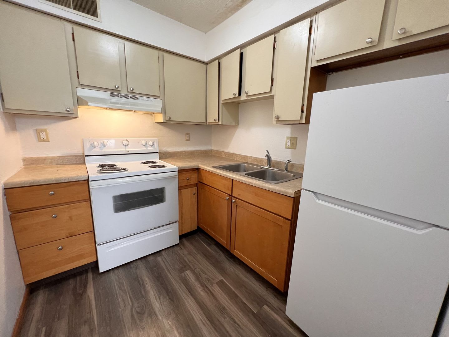 Freshly Renovated 1 Bedroom 1 Bath Unit – photo 2