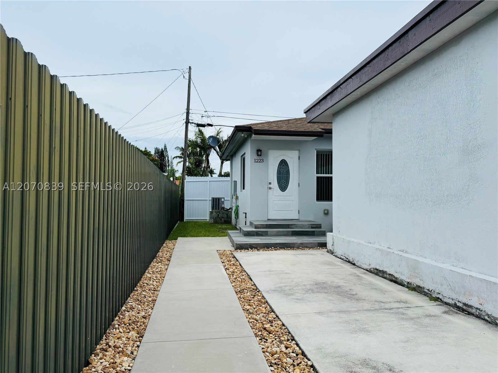 1221 SW 76th Ct – photo 4