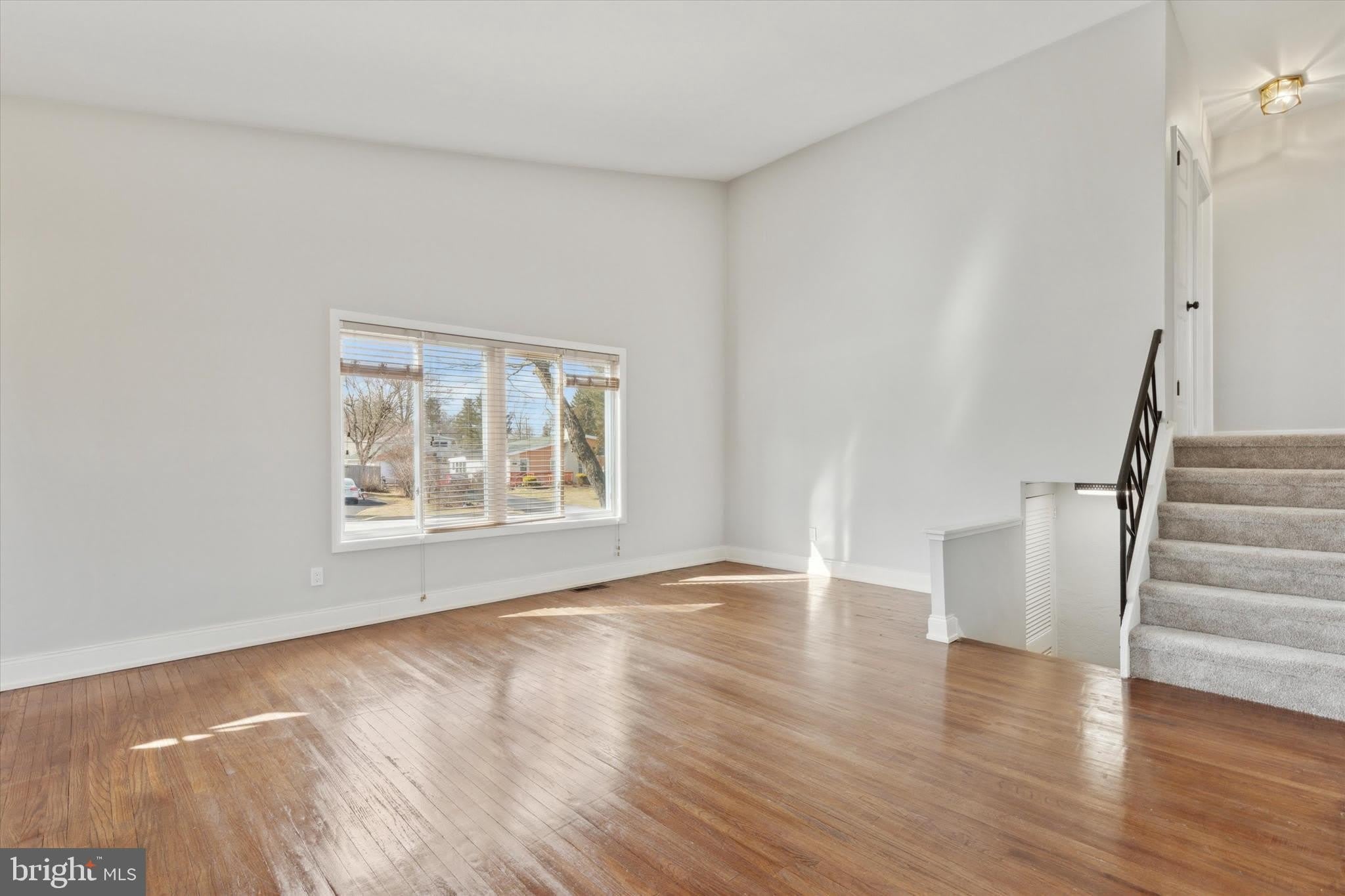 1633 PULASKI Drive – photo 3
