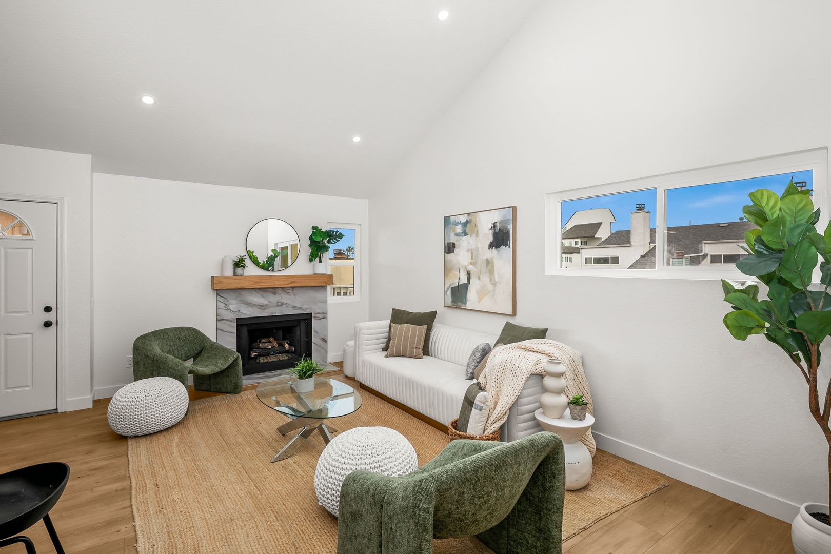 Top-Floor Coastal Retreat — Fully Remodeled, Steps from the Sand – photo 5