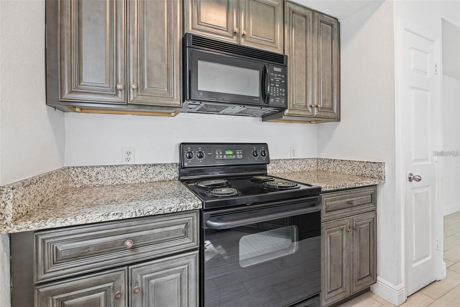 5571 ROSEHILL Road – photo 3