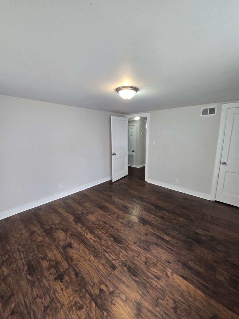 RATE DROP ALERT (was $1450/month) and MOVE-IN SPECIAL: 50% OFF FIRST MONTH'S RENT!* – photo 3