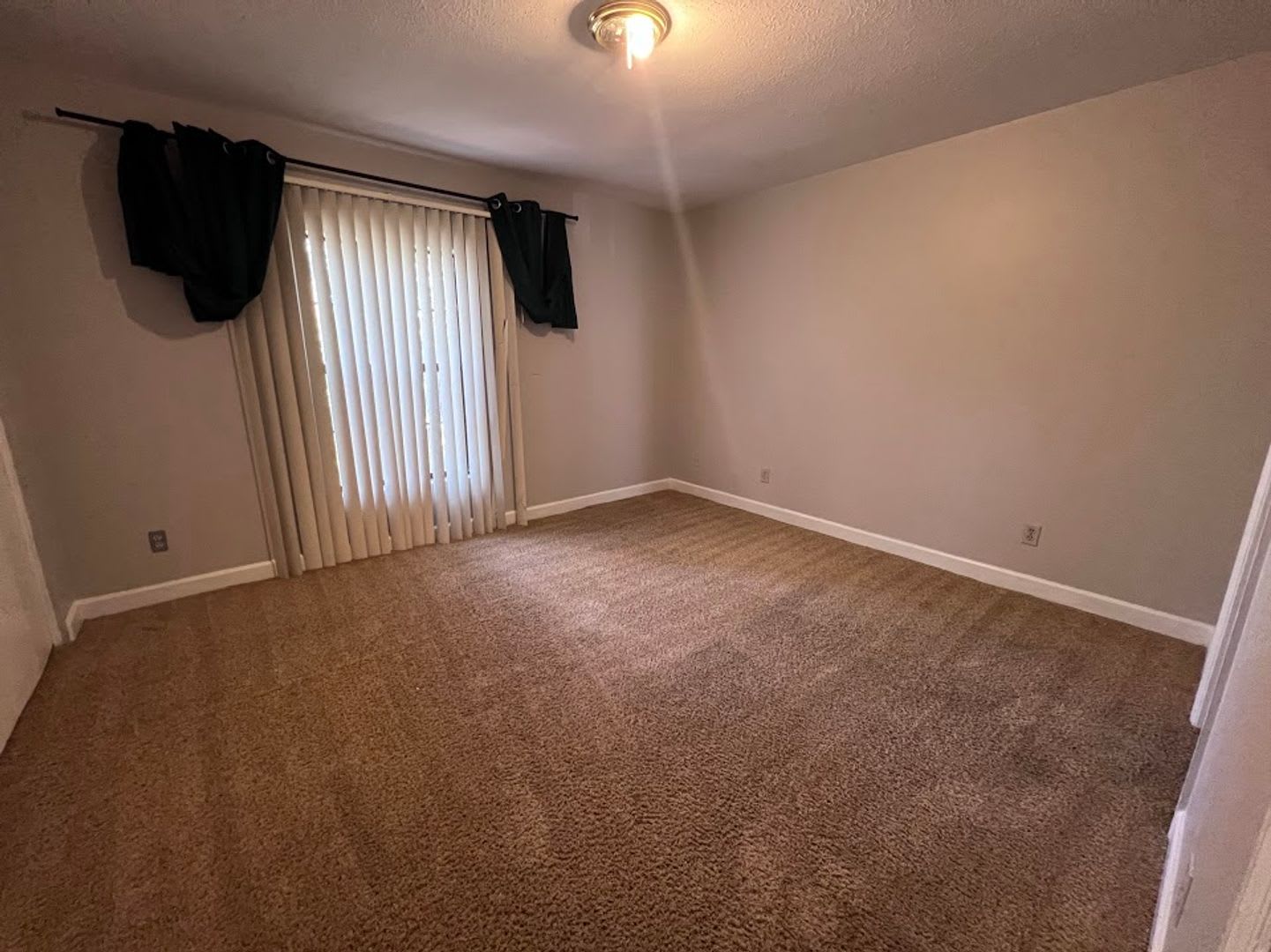 2 Bedroom / 1 Full and 2 Half Bath – photo 2