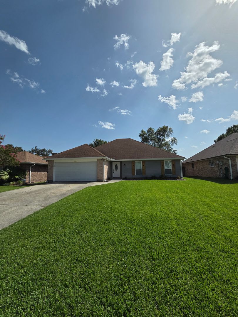 Water Front Living 3 Bedroom 2 Bath Open Floor Plan No Carpet – photo 3