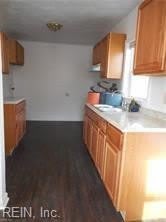 718 W Queen Street – photo 3