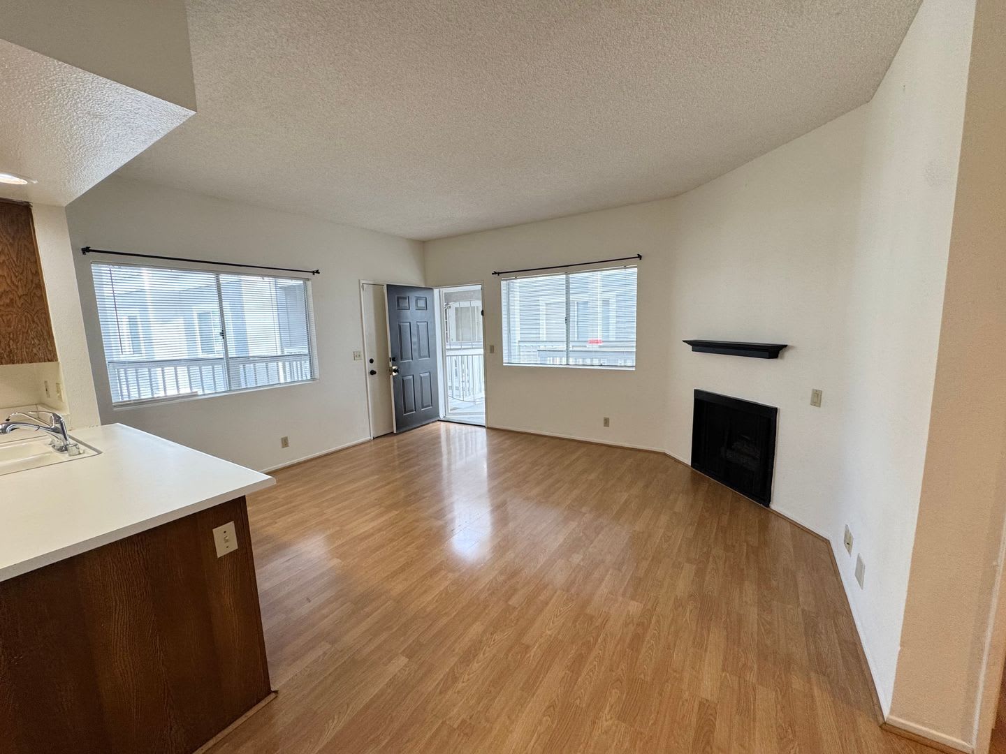 Charming 2 Bedroom-2Bath Condo in Garden Grove! – photo 4