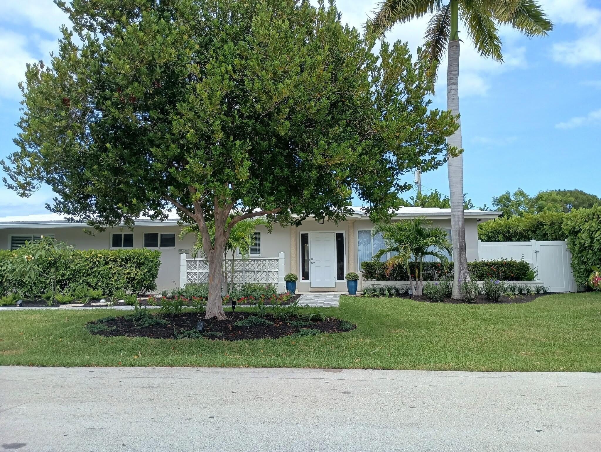 4454 W Tradewinds Avenue W – photo 1