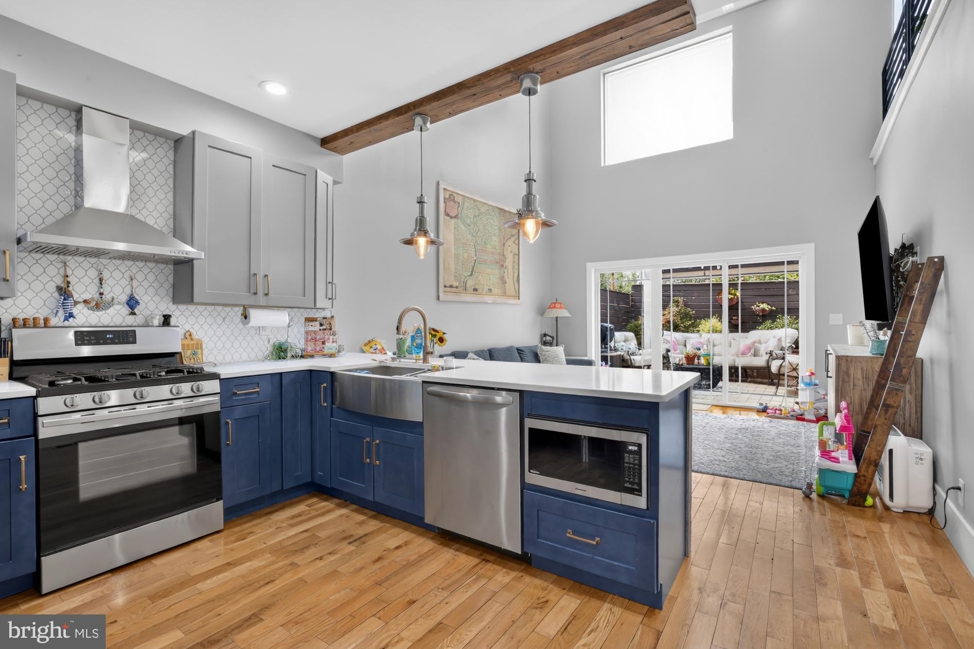 2328 E Fletcher Street – photo 2