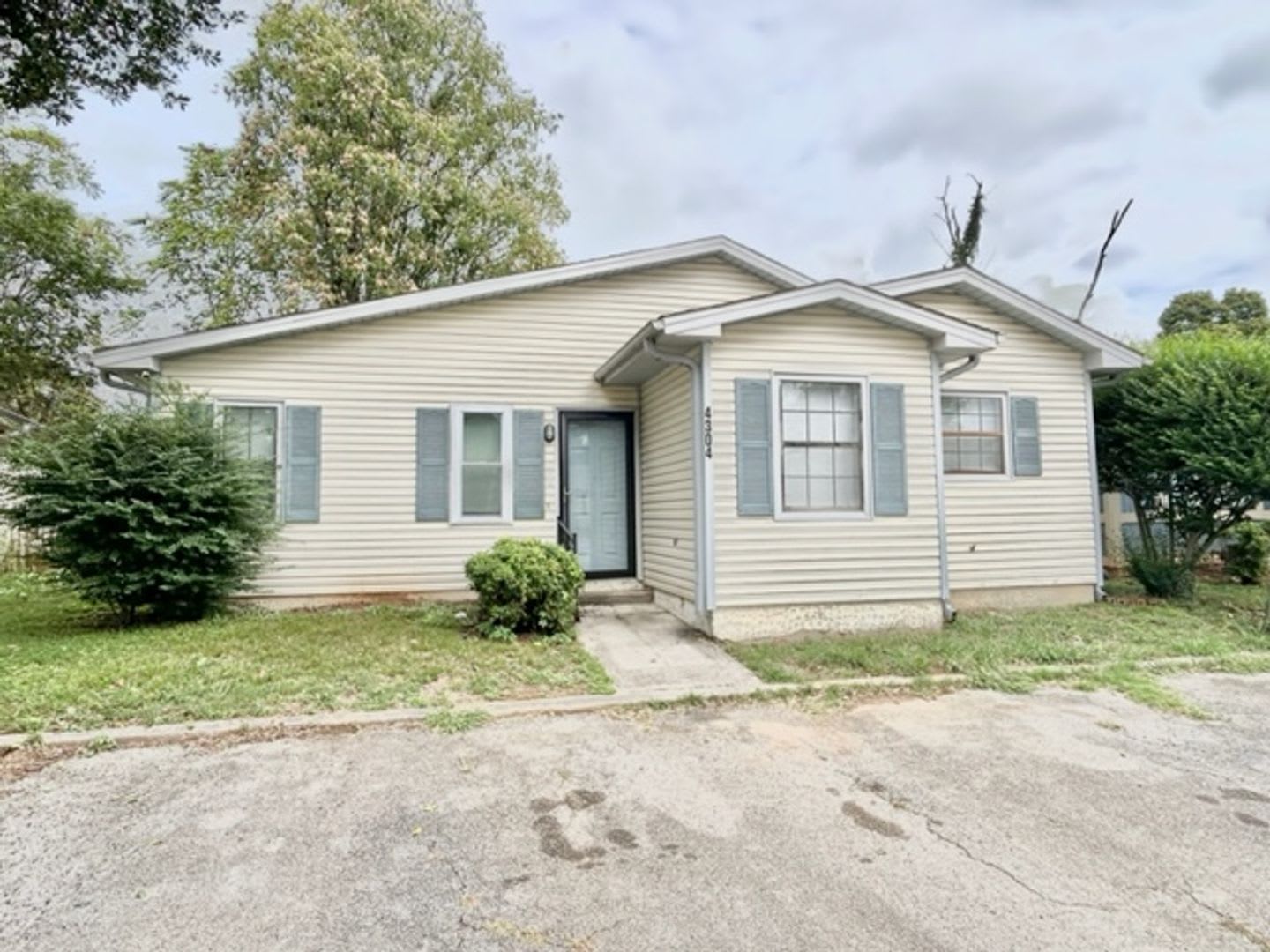 Move-In Special $350.00 off your 1st months rent! – photo 1