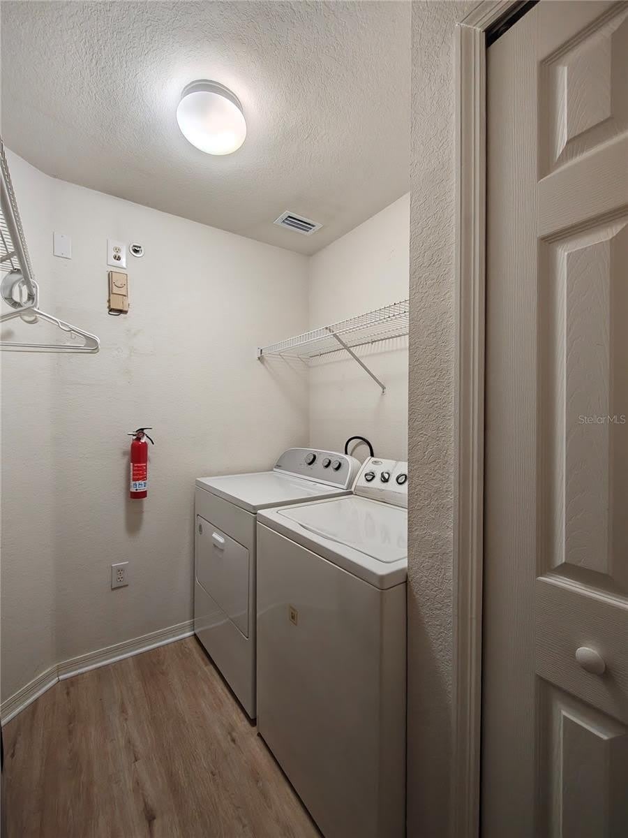 5471 VINELAND Road – photo 5